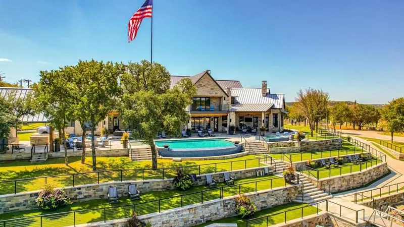 Eagle Mountain Lake Pool & Outdoor: an Eagle Mountain Lake outdoor living project by 6th Ave Homes in Fort Worth, photo 7