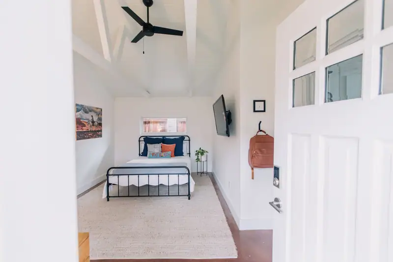 Mistletoe Heights Garage Conversion ADU: a Mistletoe Heights garage apartment by 6th Ave Homes in Fort Worth