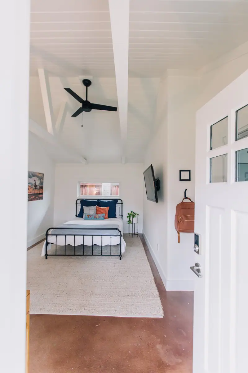 Mistletoe Heights Garage Conversion ADU: a Mistletoe Heights garage apartment by 6th Ave Homes in Fort Worth, photo 3