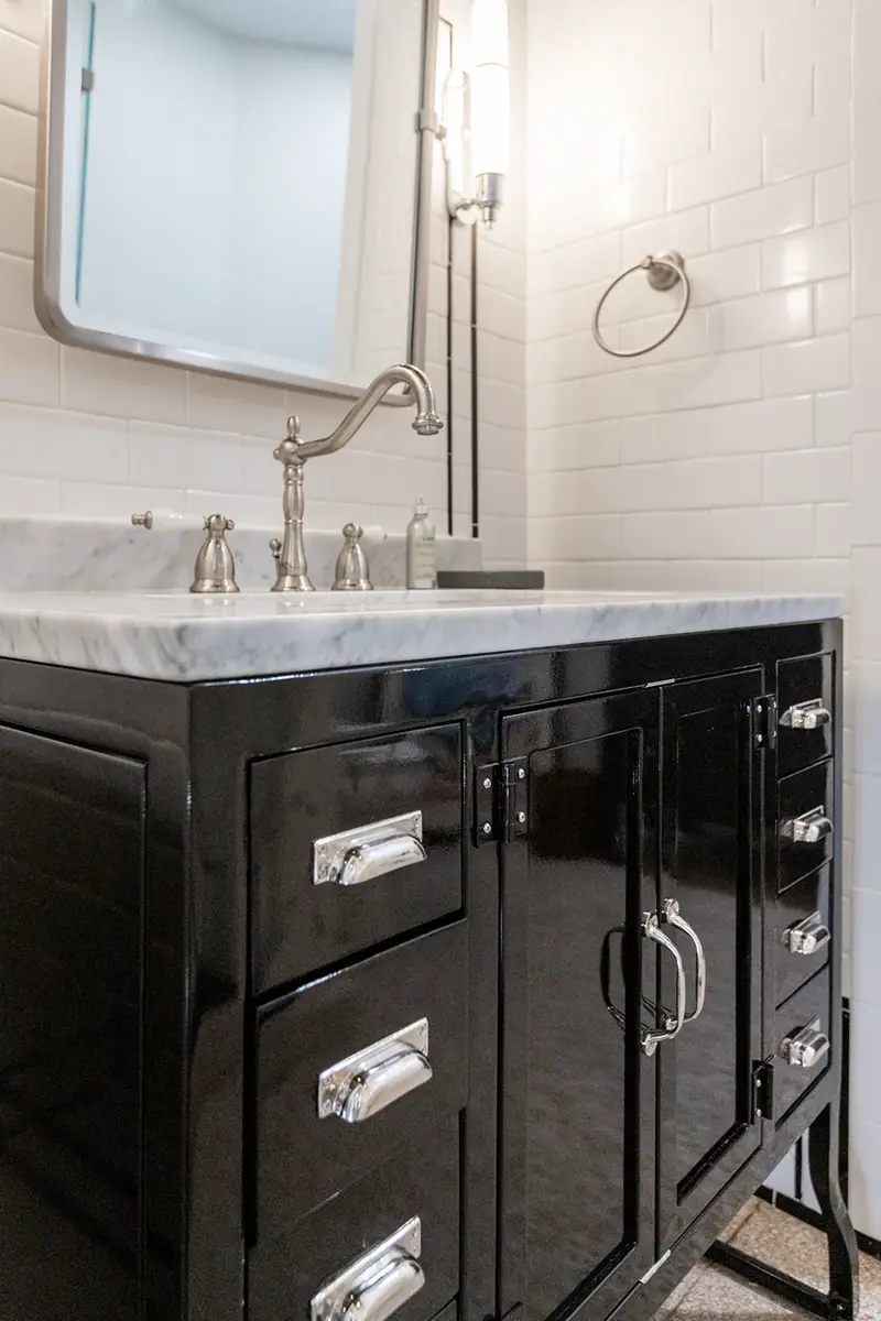 Downtown Kitchen Remodel: a Downtown kitchen remodel by 6th Ave Homes in Fort Worth, photo 2
