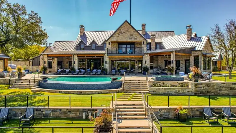 Eagle Mountain Lake Pool & Outdoor: an Eagle Mountain Lake outdoor living project by 6th Ave Homes in Fort Worth, photo 2