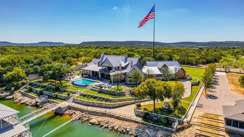 Eagle Mountain Lake Pool & Outdoor: an Eagle Mountain Lake outdoor living project by 6th Ave Homes in Fort Worth, photo 8