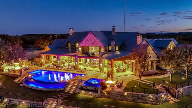 Eagle Mountain Lake Pool & Outdoor: an Eagle Mountain Lake outdoor living project by 6th Ave Homes in Fort Worth, photo 10