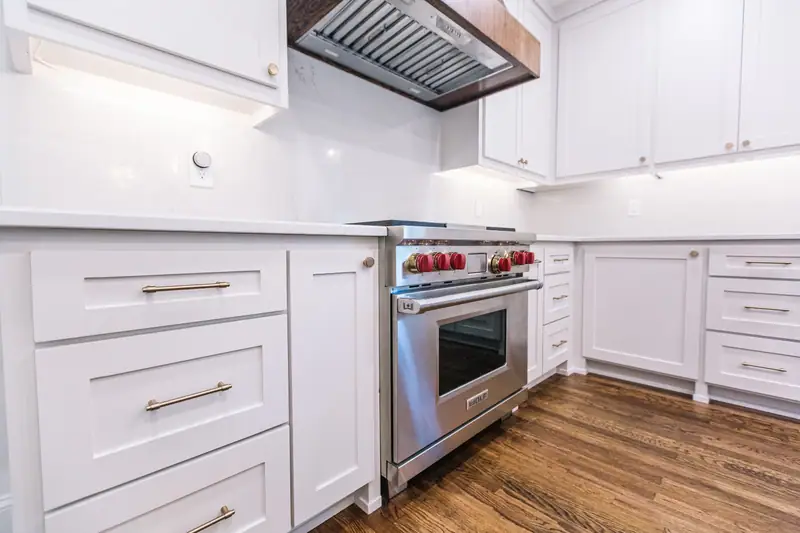 Mistletoe Heights Kitchen & Primary Expansion: the range wall, by 6th Ave Homes in Fort Worth