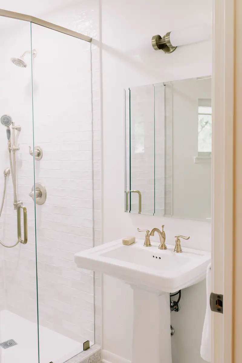 Mistletoe Heights Primary Bath Remodel: a Mistletoe Heights bath remodel by 6th Ave Homes in Fort Worth, photo 3