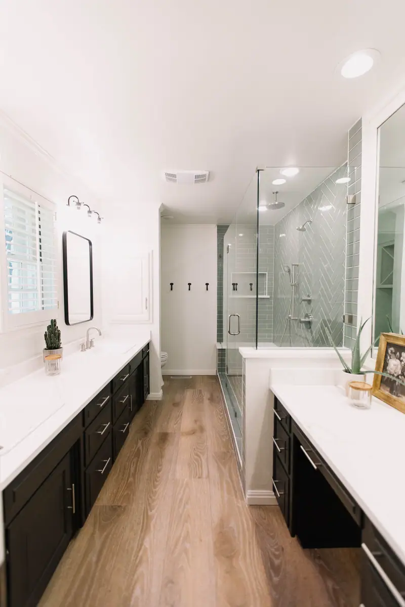 Overton Park Primary Bath Remodel: an Overton Park bath remodel by 6th Ave Homes in Fort Worth, photo 2
