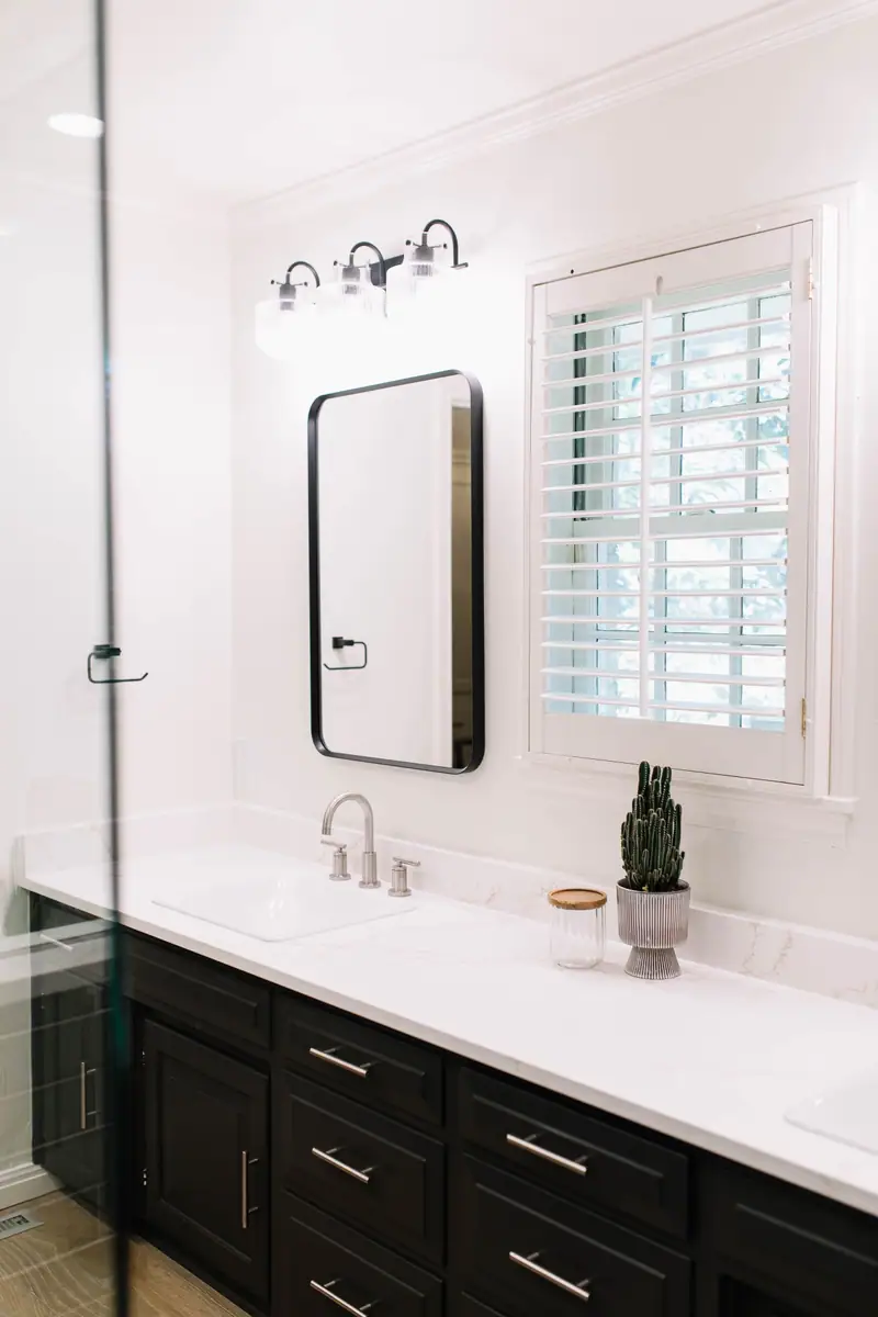 Overton Park Primary Bath Remodel: an Overton Park bath remodel by 6th Ave Homes in Fort Worth, photo 6