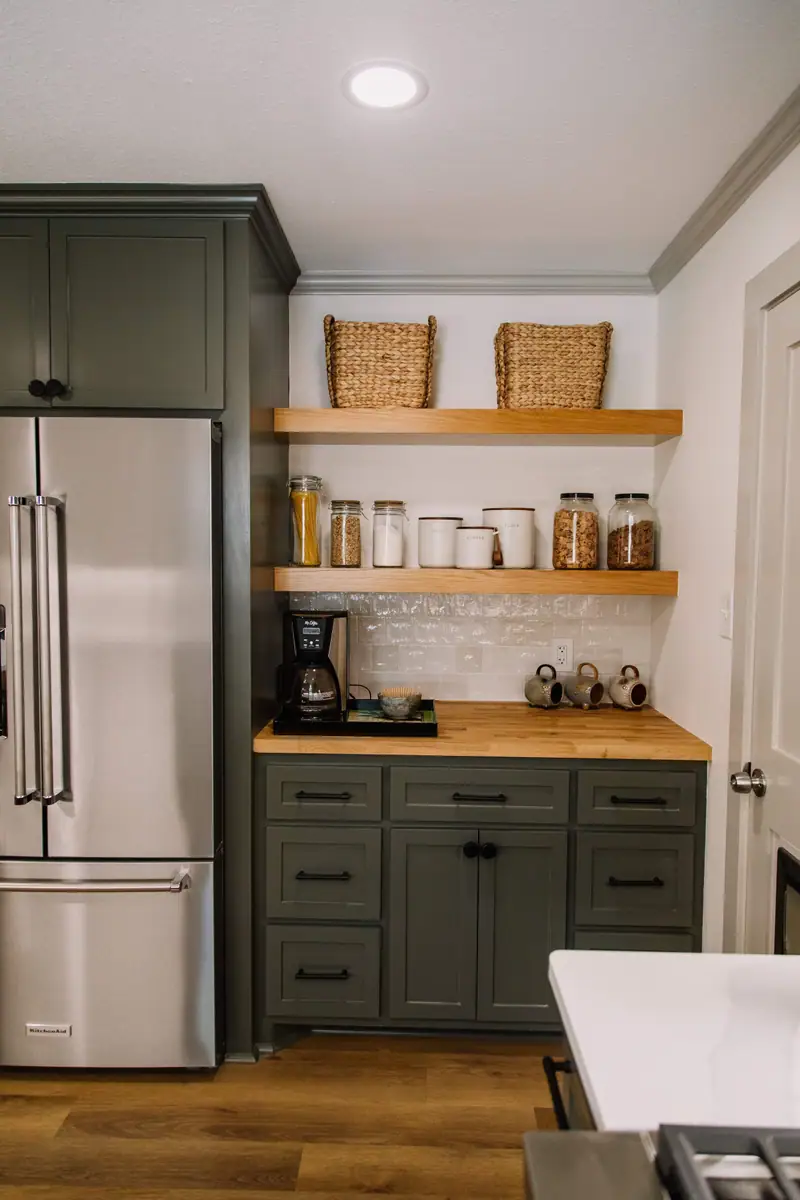 Ridglea Kitchen Remodel: a Ridglea kitchen remodel by 6th Ave Homes in Fort Worth, photo 13