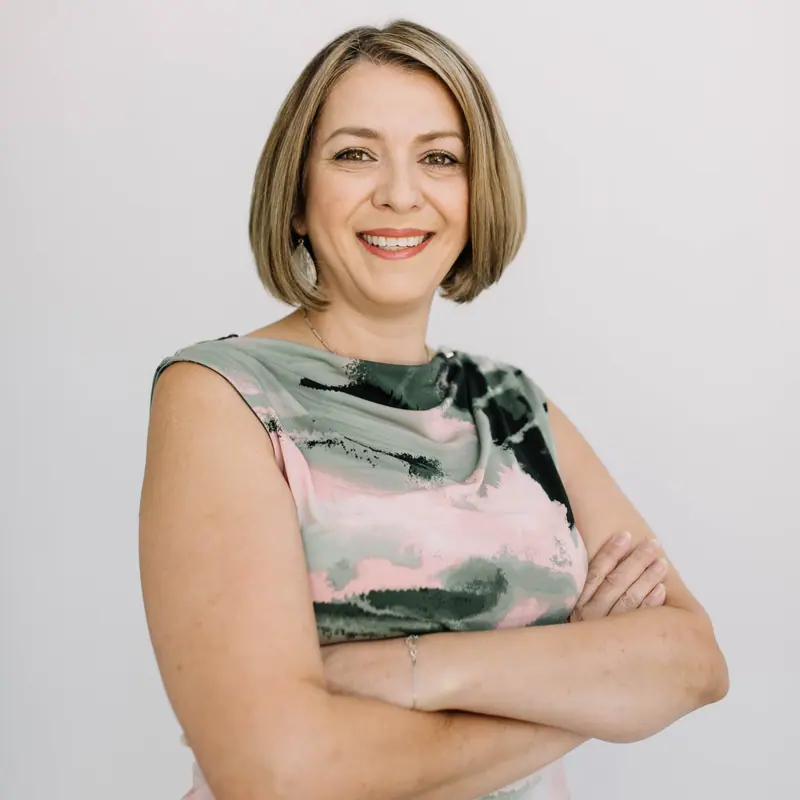 Gabi Darvas, Real Estate Agent, 6th Ave Homes